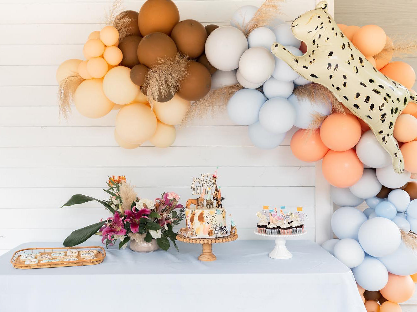 roar she's four safari themed birthday party