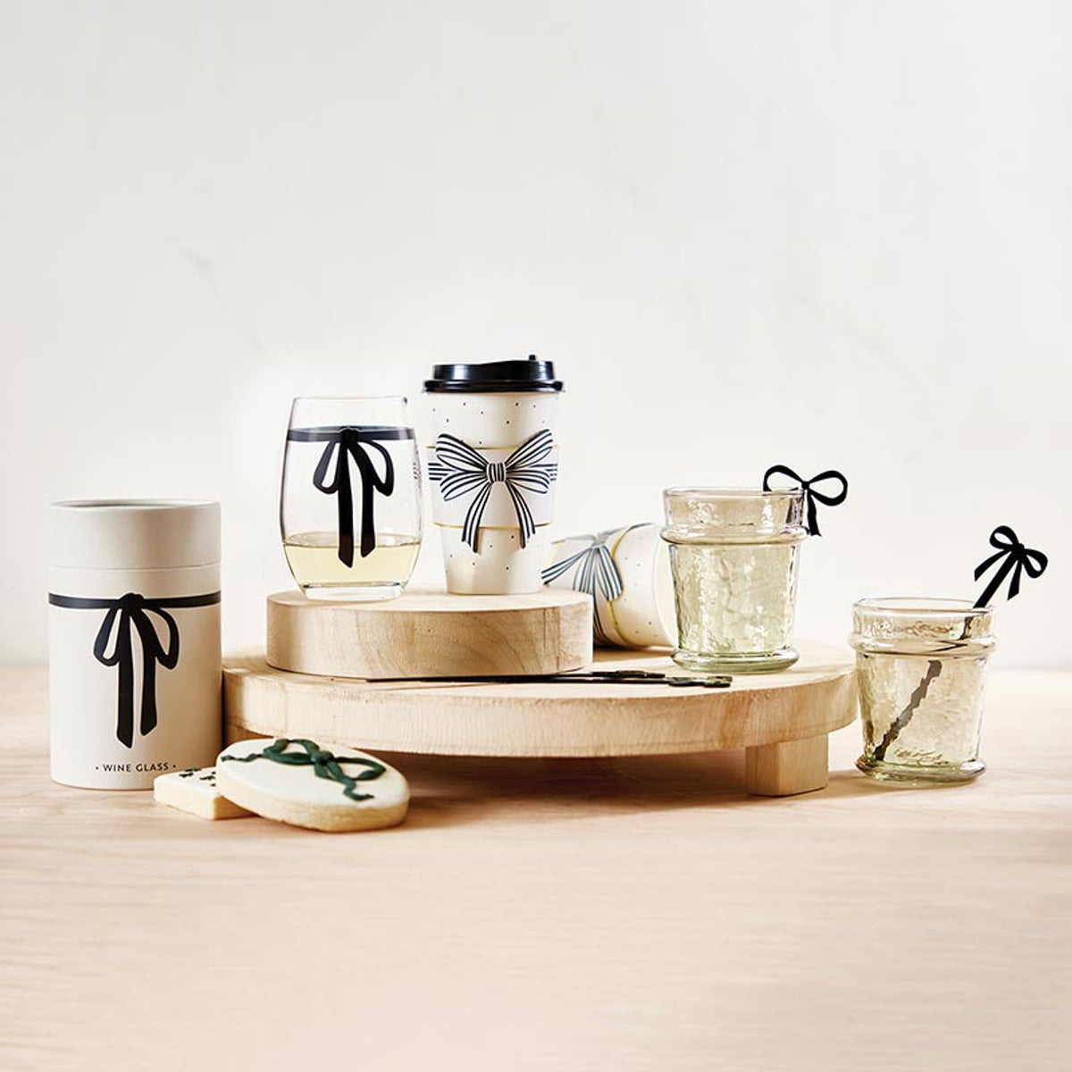 Reusable black bow drink identifiers