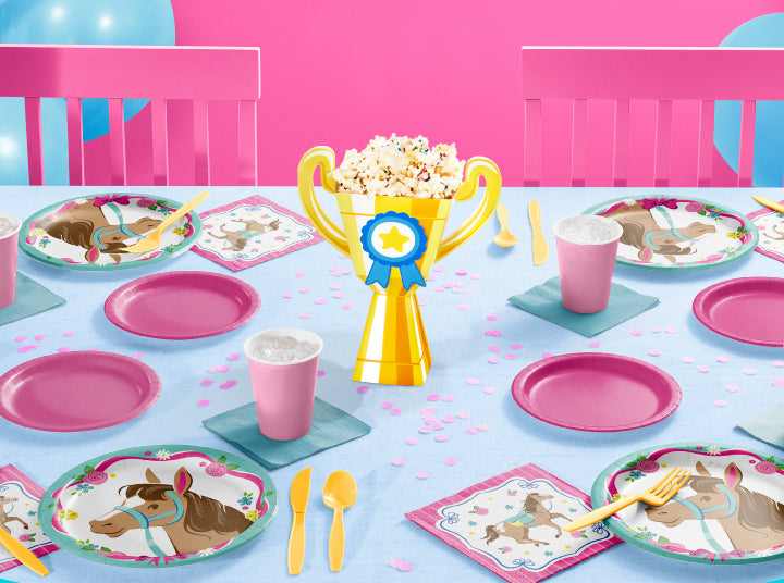 Horse-themed paper plate with flowers and pink bows