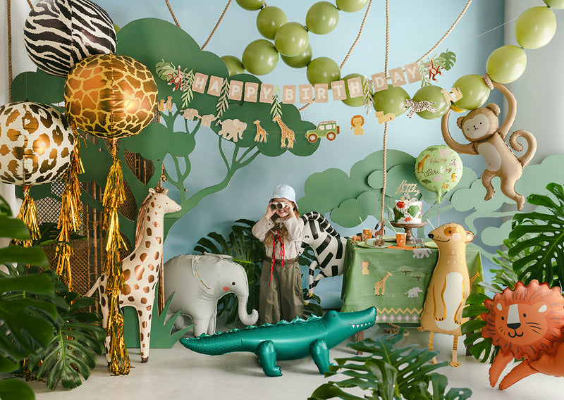 Safari birthday décor with animal balloons