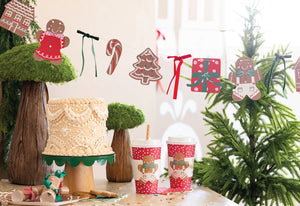 Decorative Christmas treat table with a gingerbread christmas garland and gingerbread cups on the table