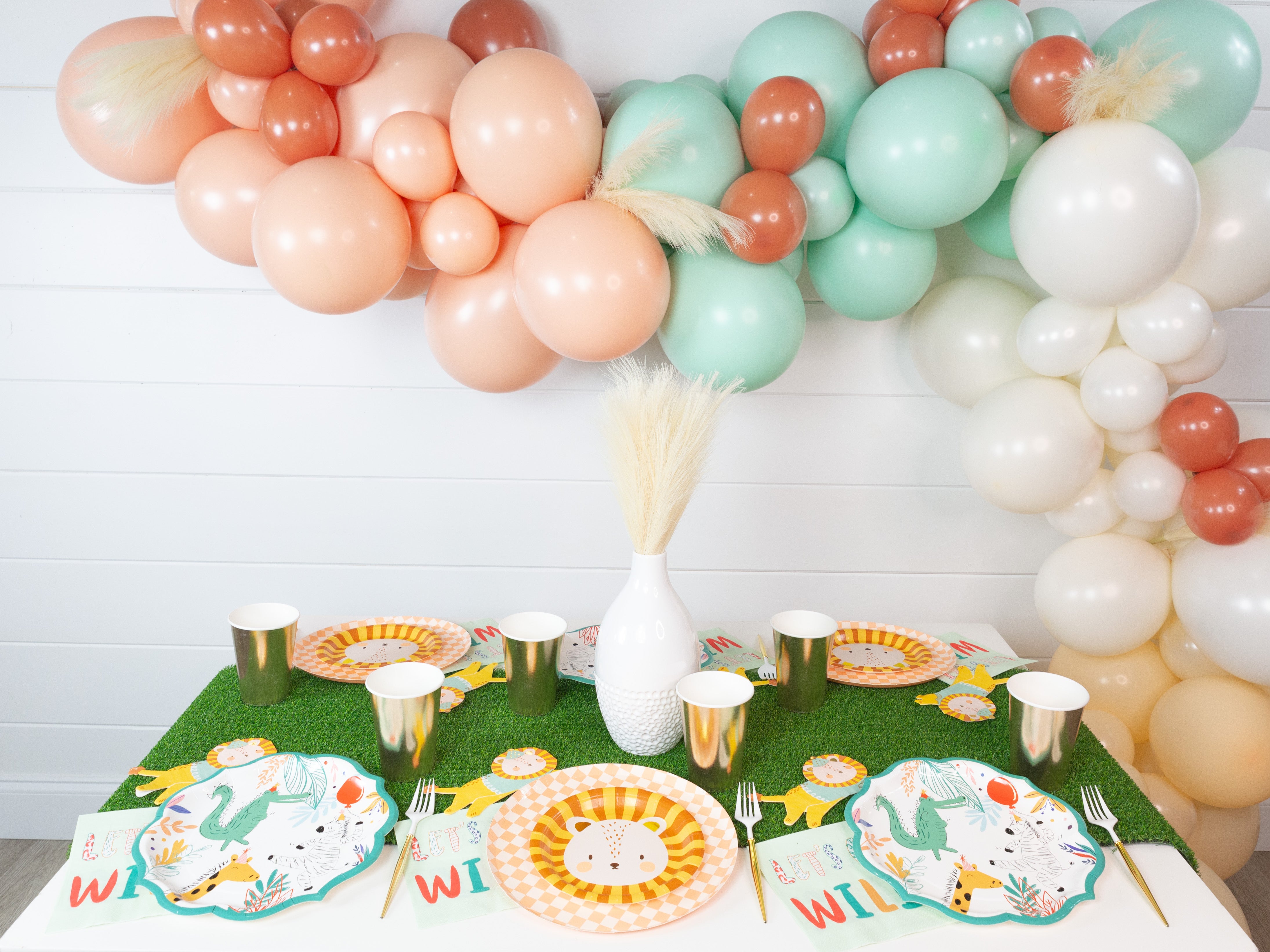 Leo the Lion Dessert Plates 6ct