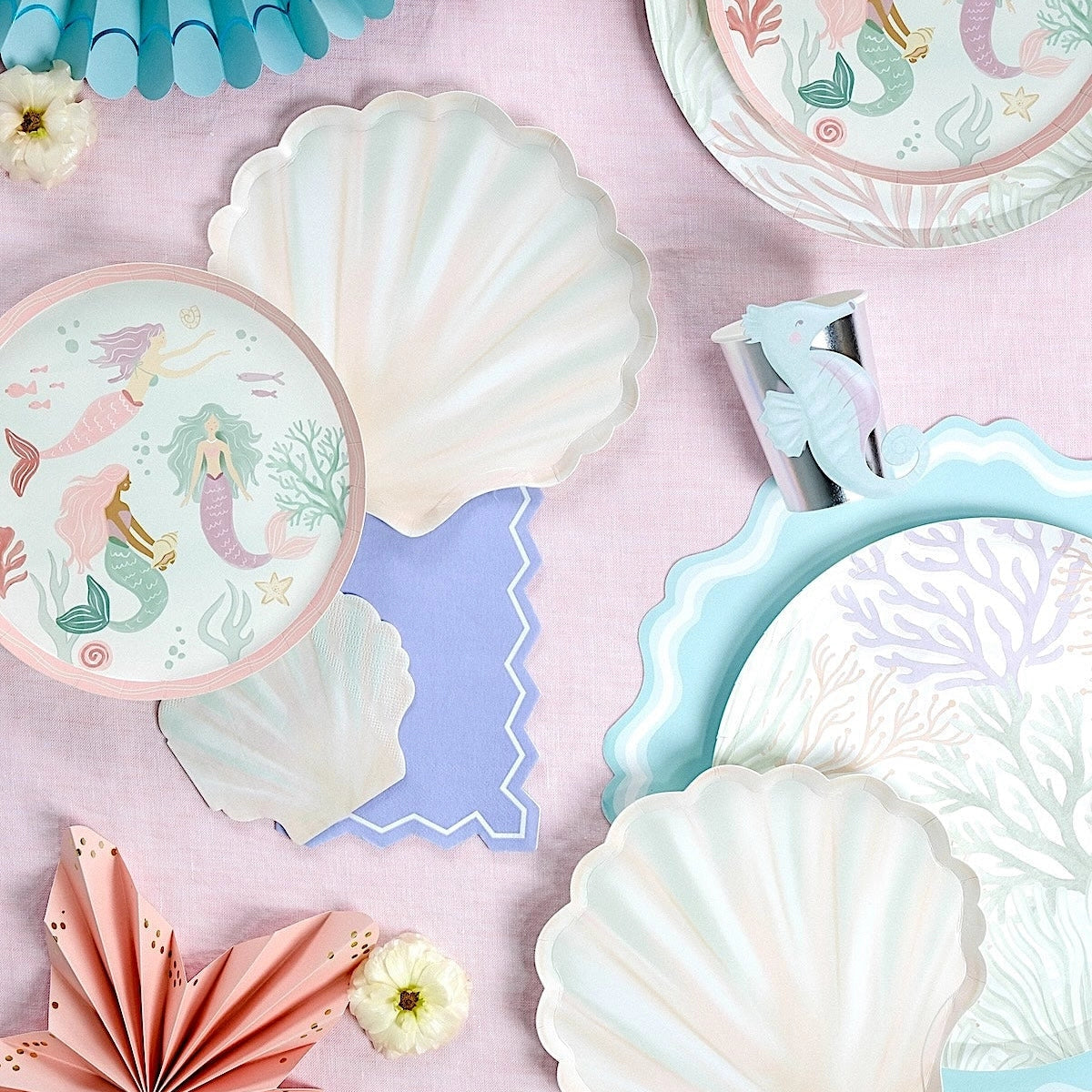 Ocean-inspired shell-shaped party plate