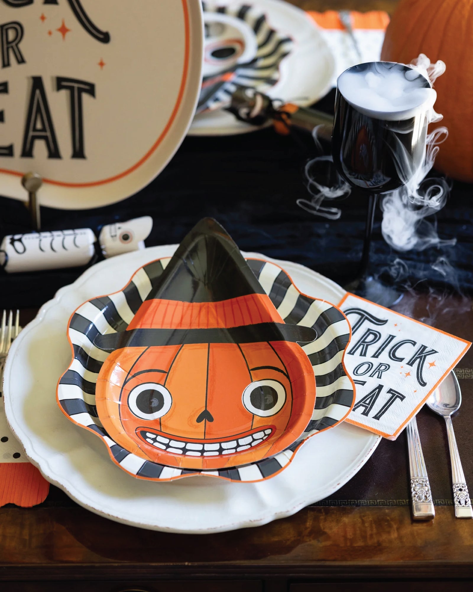 Black Starburst Lunch Plates 8ct | The Party Darling