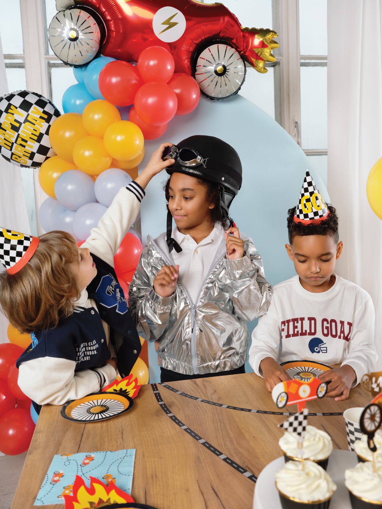 Vintage Race Car Party Hats - PartyDeco