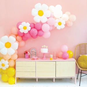 DIY Daisy Chic Balloon Garland Kit | The Party Darling