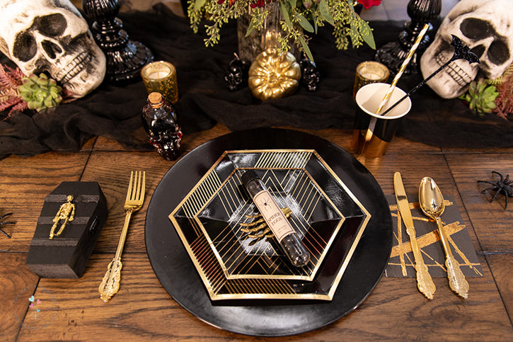 Romantic Gothic Halloween Dinner Table | Halloween Party Decor - The ...
