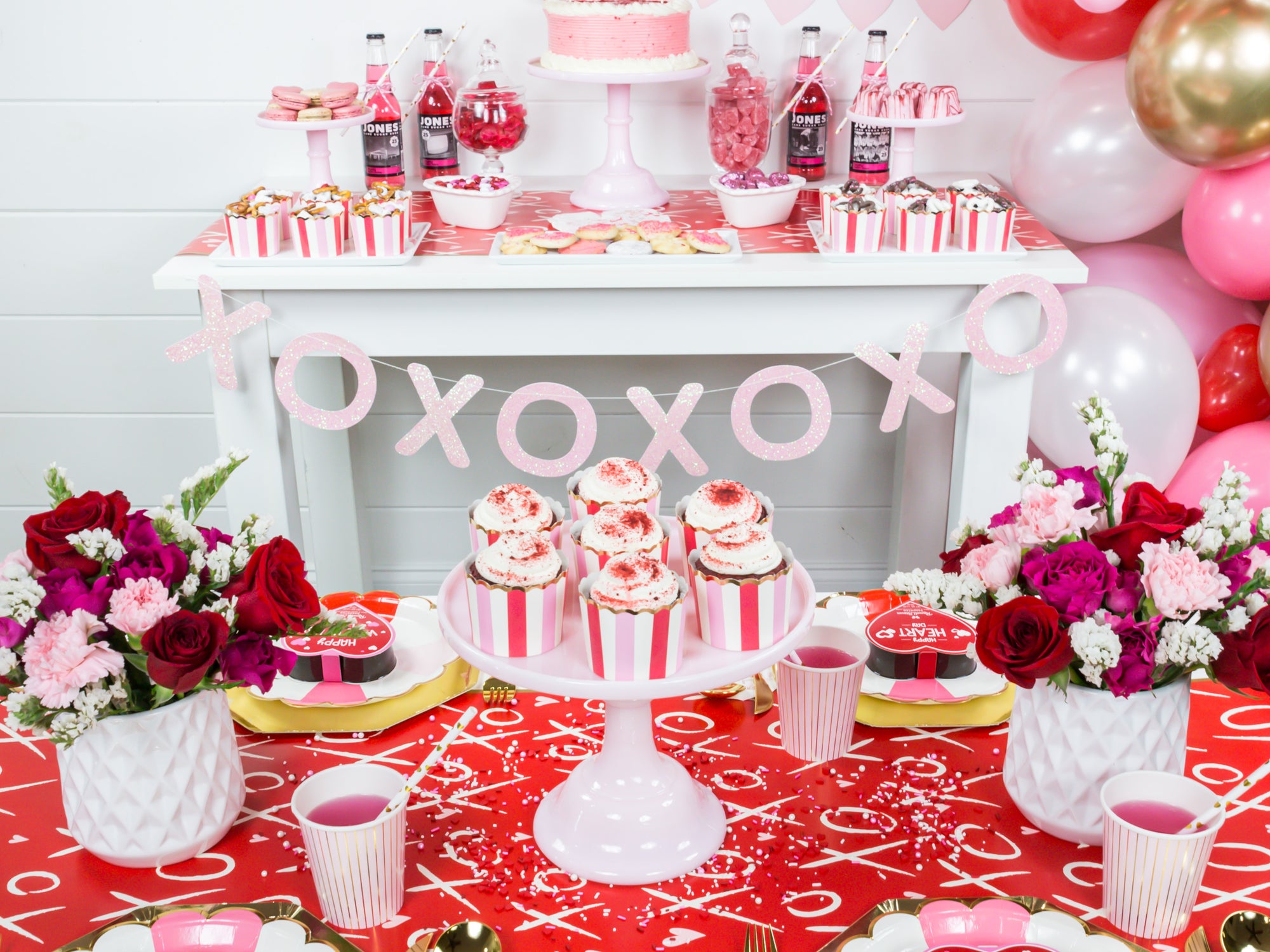 How to Throw a Sweetheart Valentine's Day Party | The Party Darling