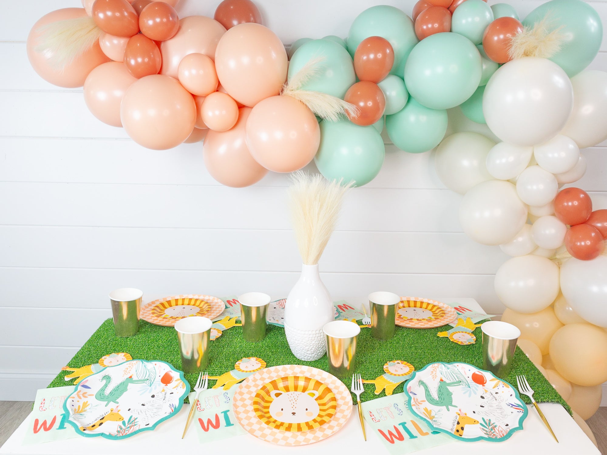 Get Wild About These Safari Party Decoration Ideas | The Party Darling