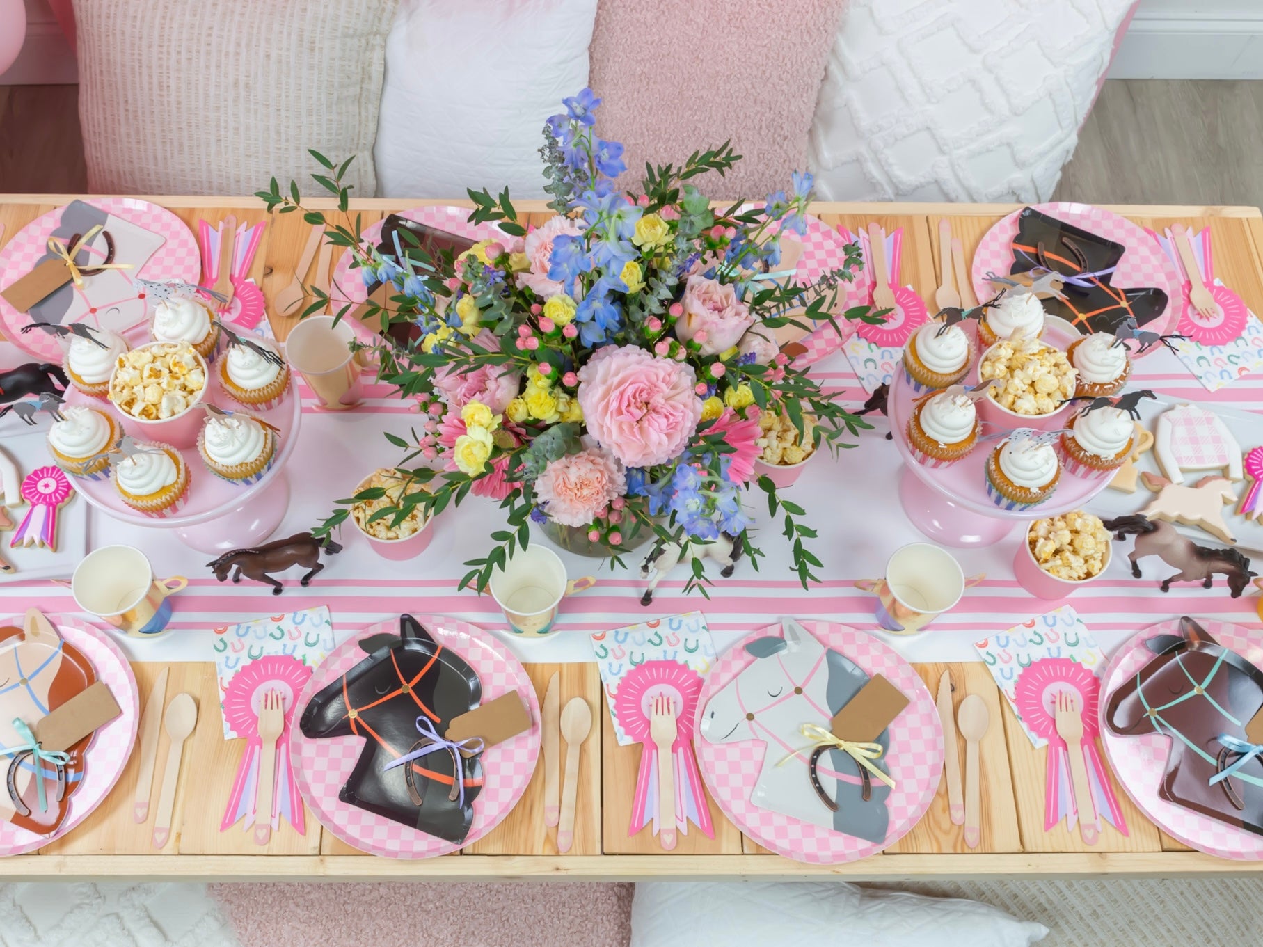 Kentucky Derby Party Decor | Off Two the Races Party | The Party Darling