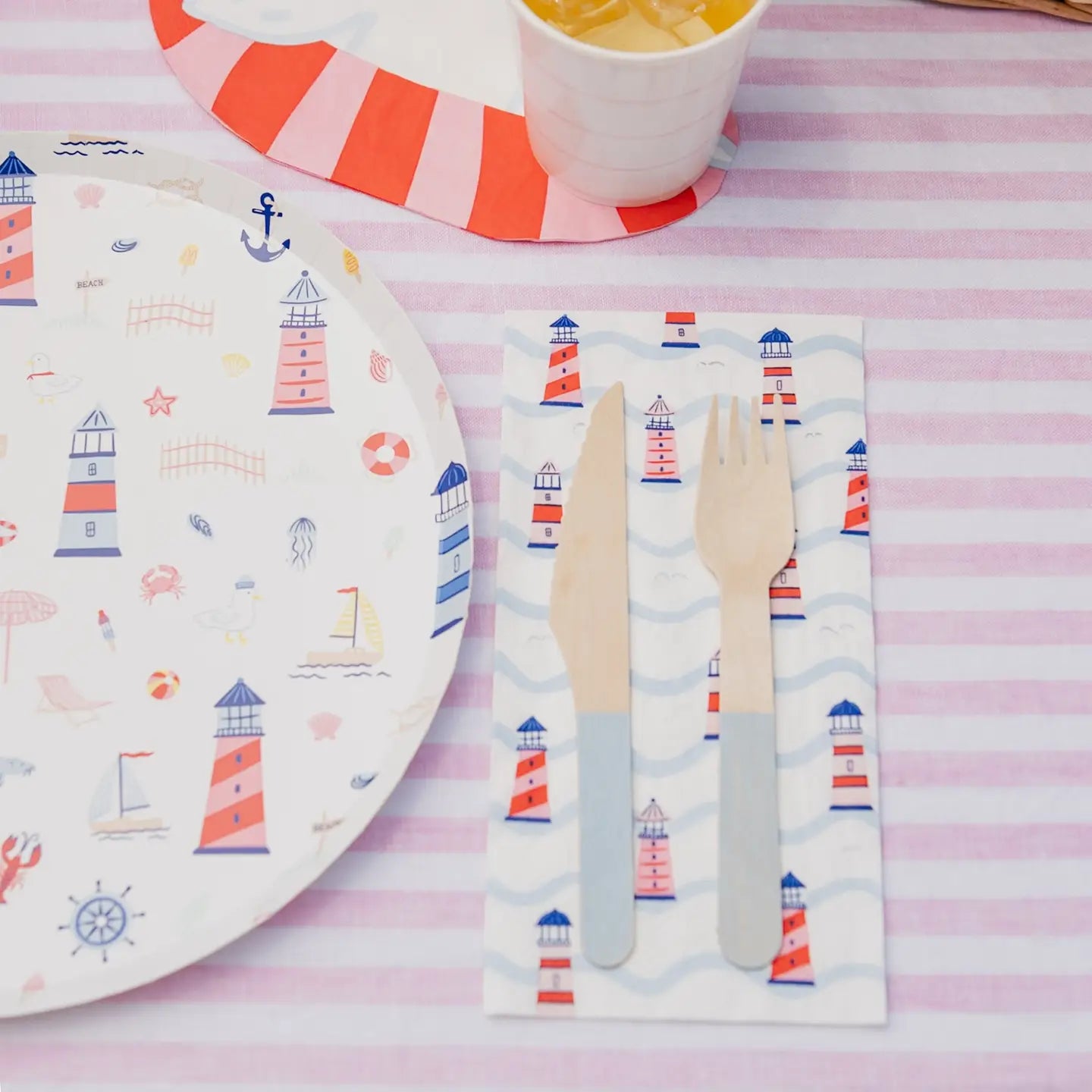 Seaside icons plates and napkins