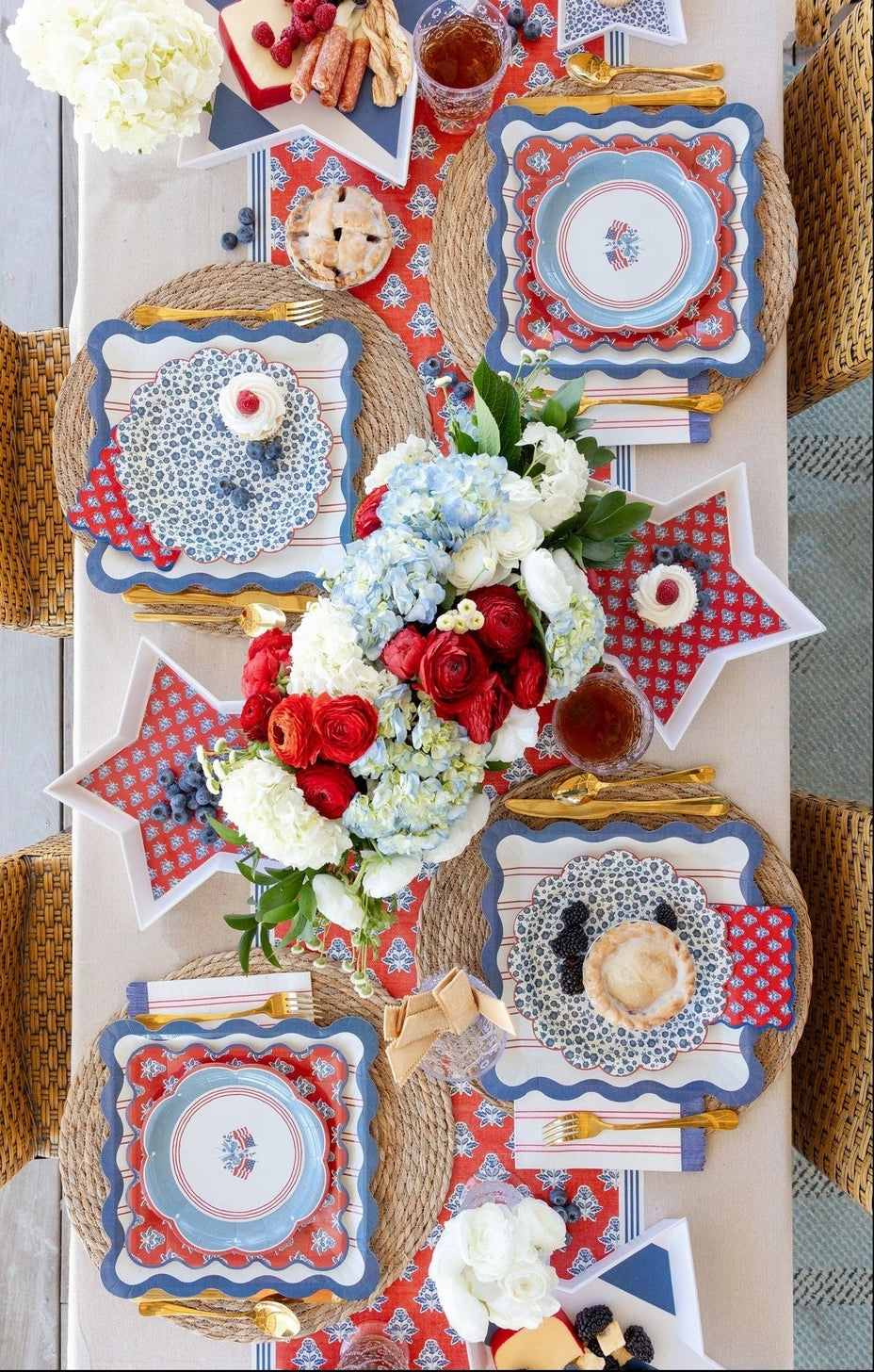 Americana Hamptons Party Table Setup
