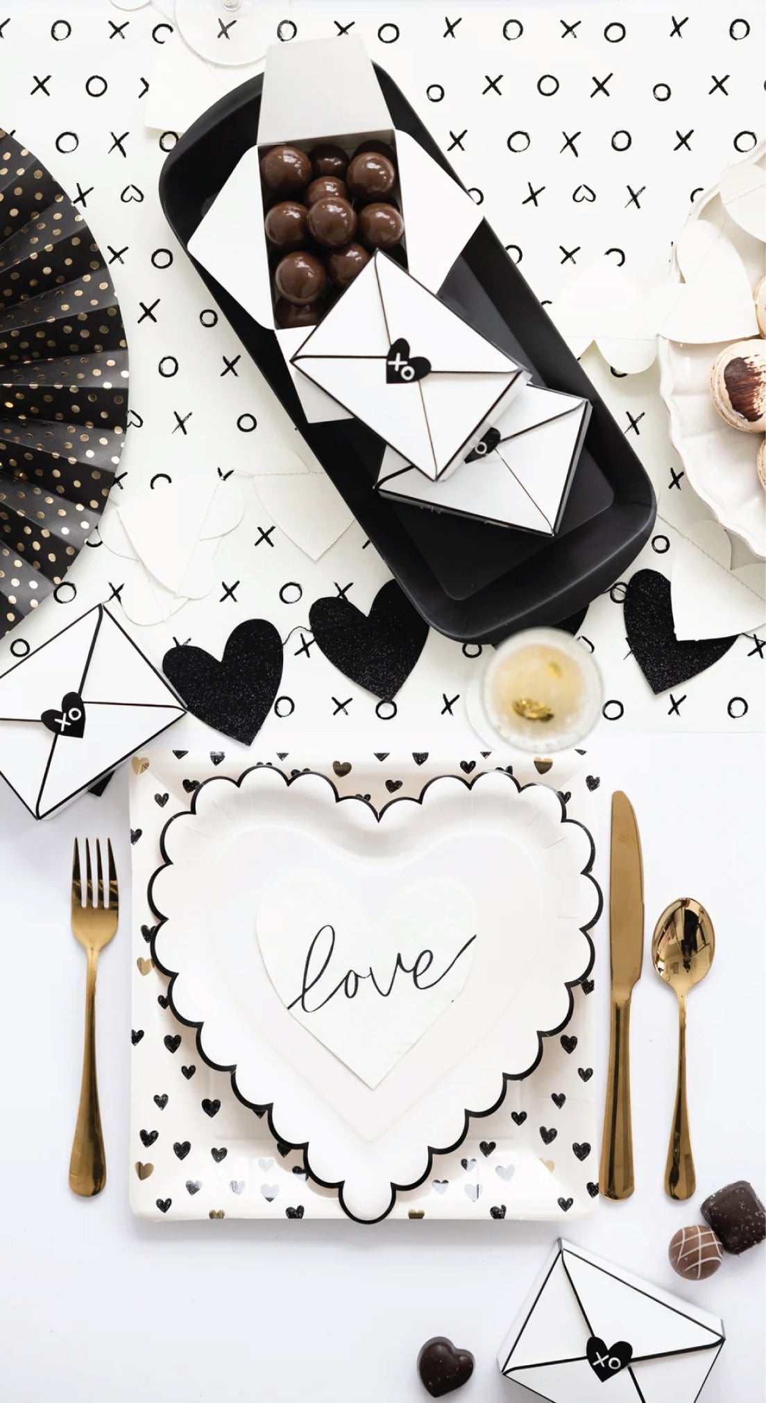 Black & Cream XOXO Paper Table Runner 10ft | The Party Darling