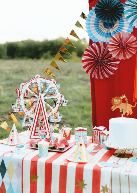 Stars and Stripes Paper Table Coverr | The Party Darling