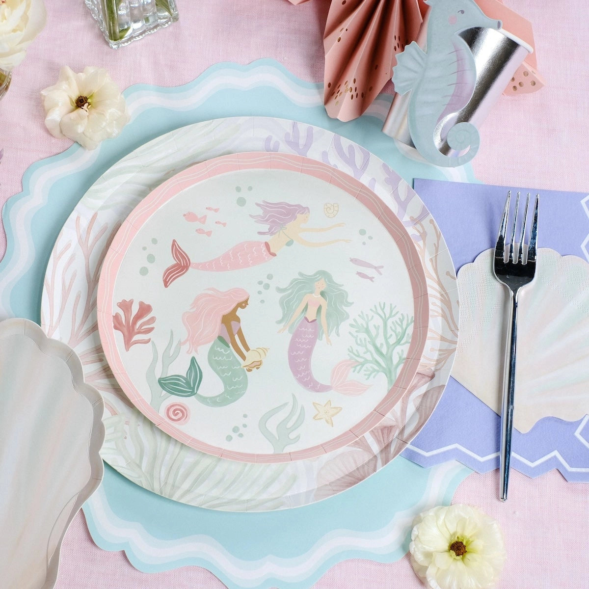 Ocean-inspired paper plate for coastal party tables