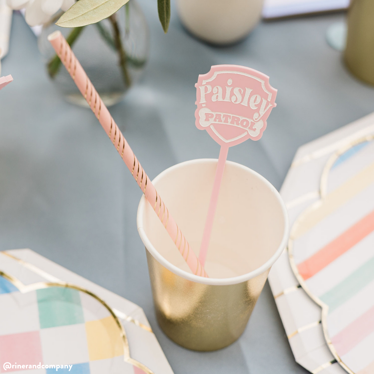 https://thepartydarling.com/cdn/shop/files/gold-paper-cups-pink-striped-straw_1200x.png?v=1685658184