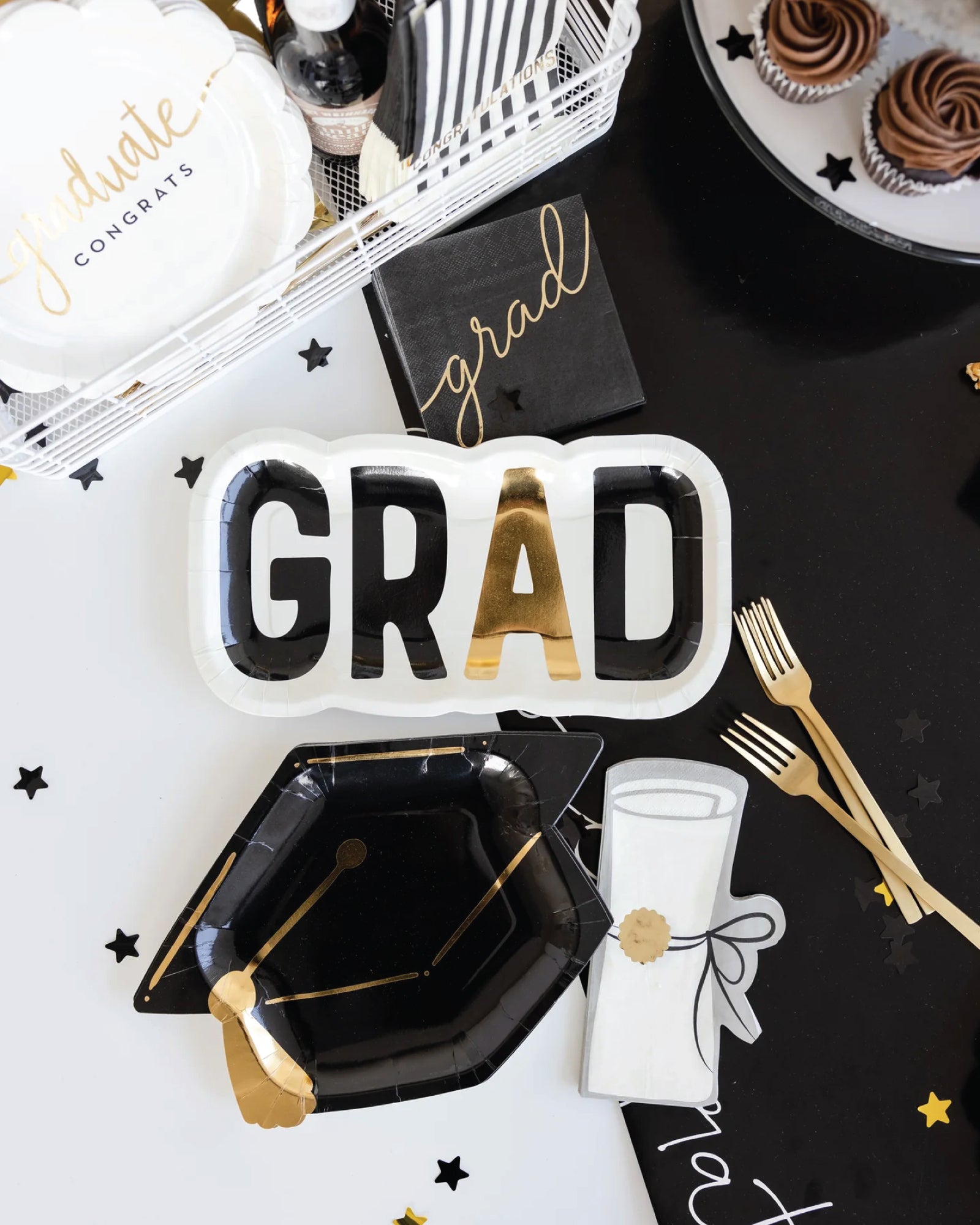 Graduation Cap Lunch Plates 8ct | The Party Darling