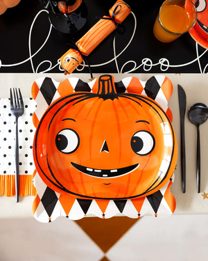 Halloween table setting with a vintage halloween orange pumpkin plate