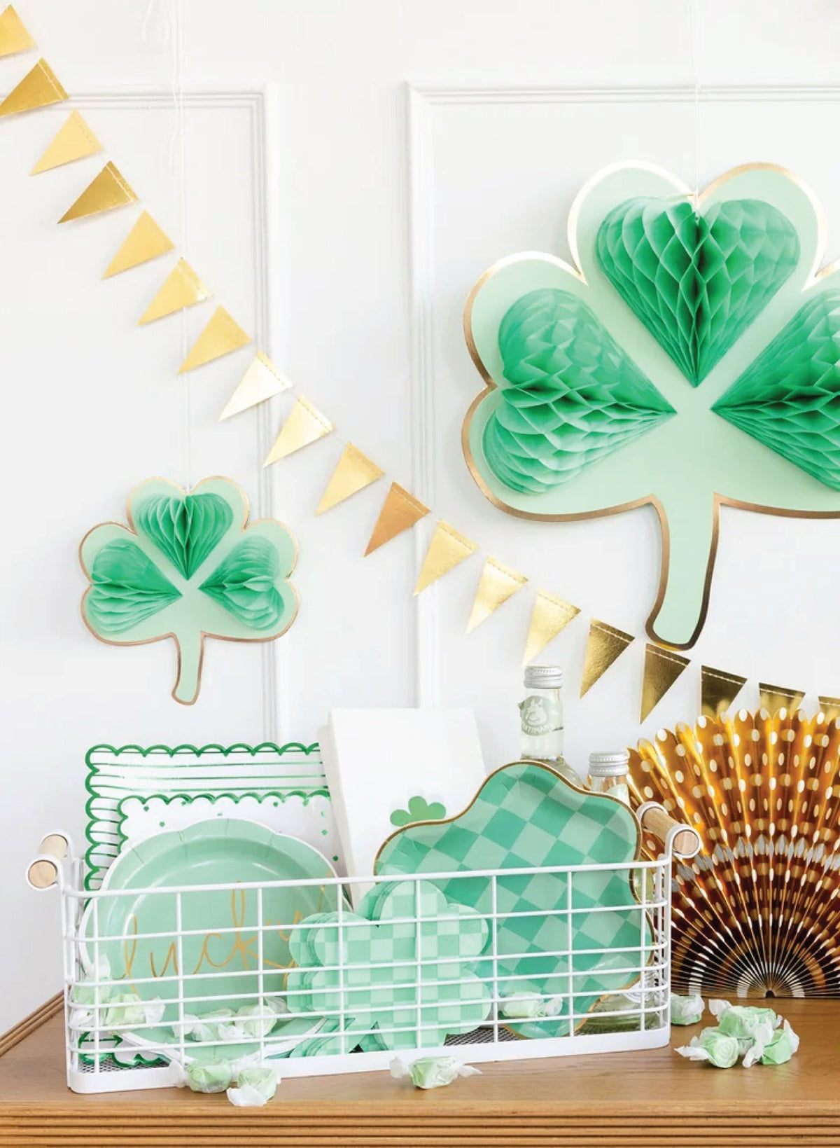 Shamrock St. Patrick&#39;s Day Table Decor