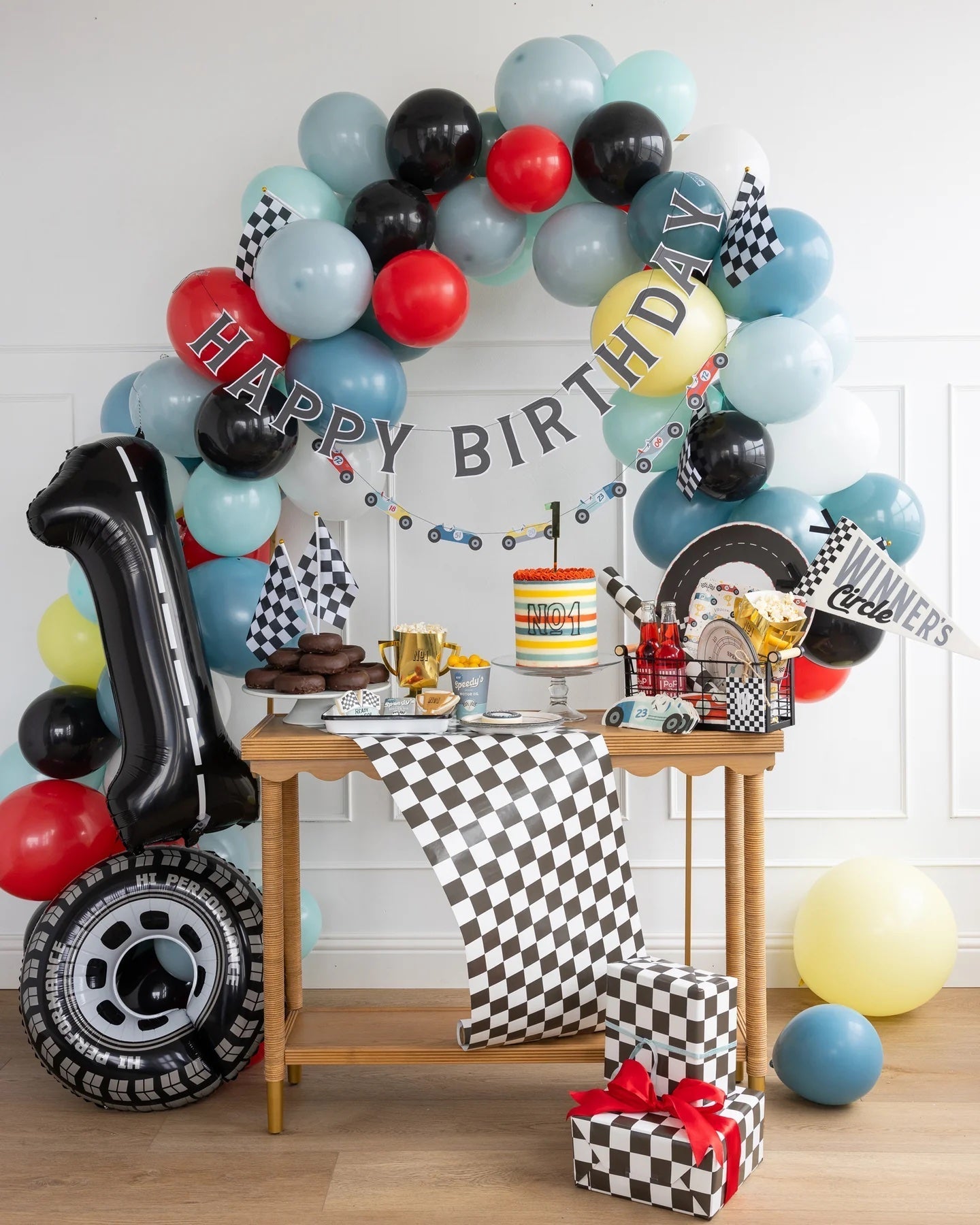 Round Race Track Paper Placemats 12ct | The Party Darling