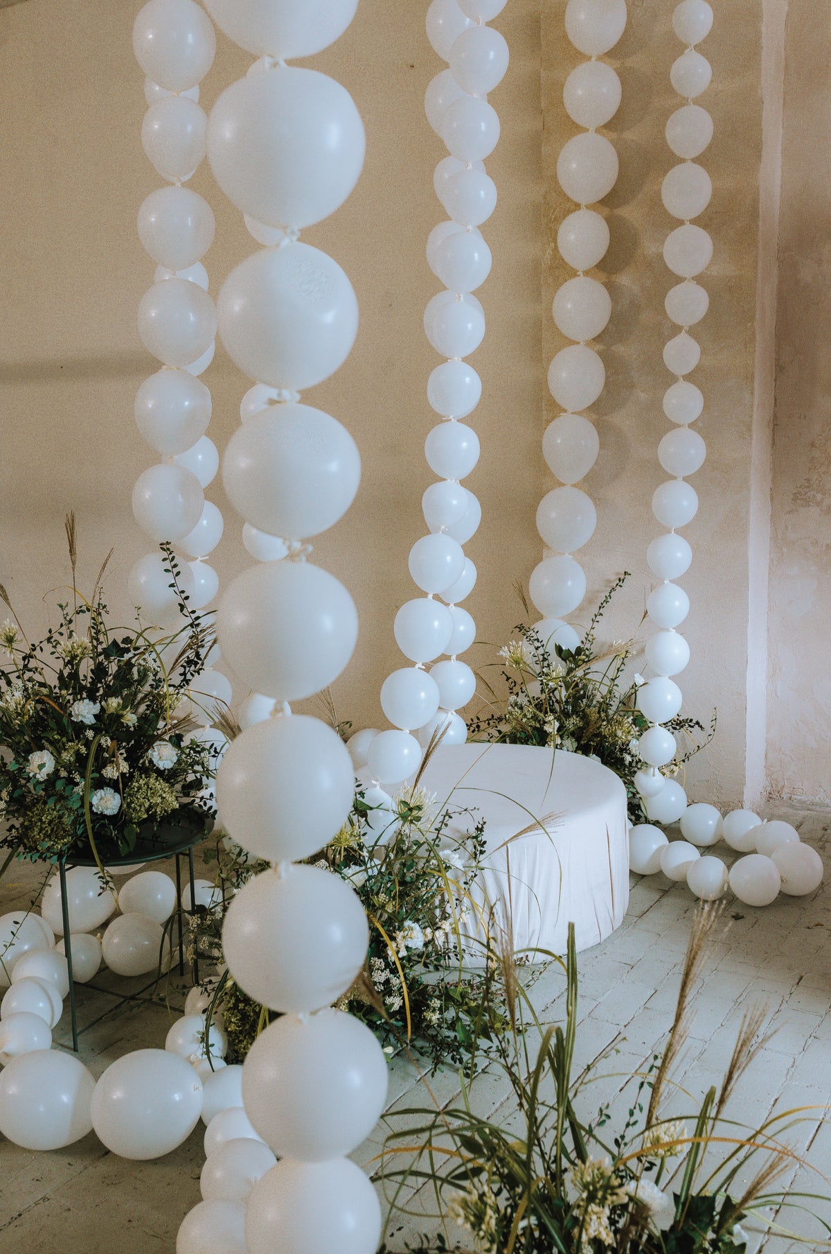 White Linking Latex Balloons 20ct Wedding