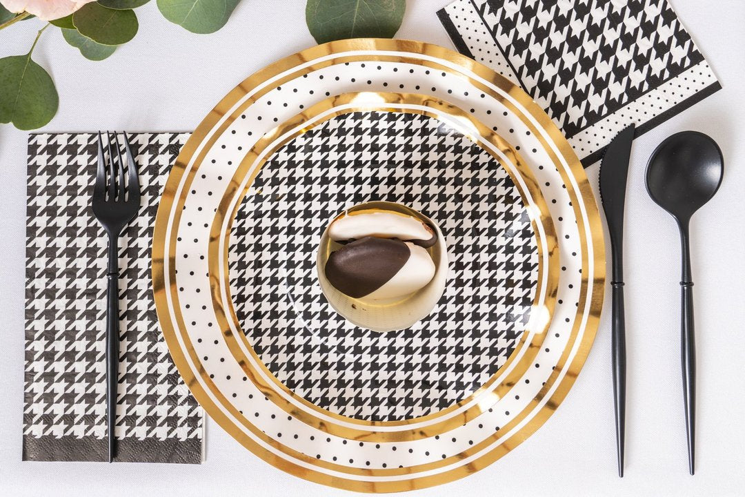 Blanc &amp; Noir Wavy Dinner Plates - The Party Darling