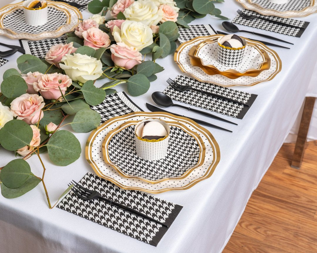 Blanc &amp; Noir Wavy Dinner Plates - The Party Darling