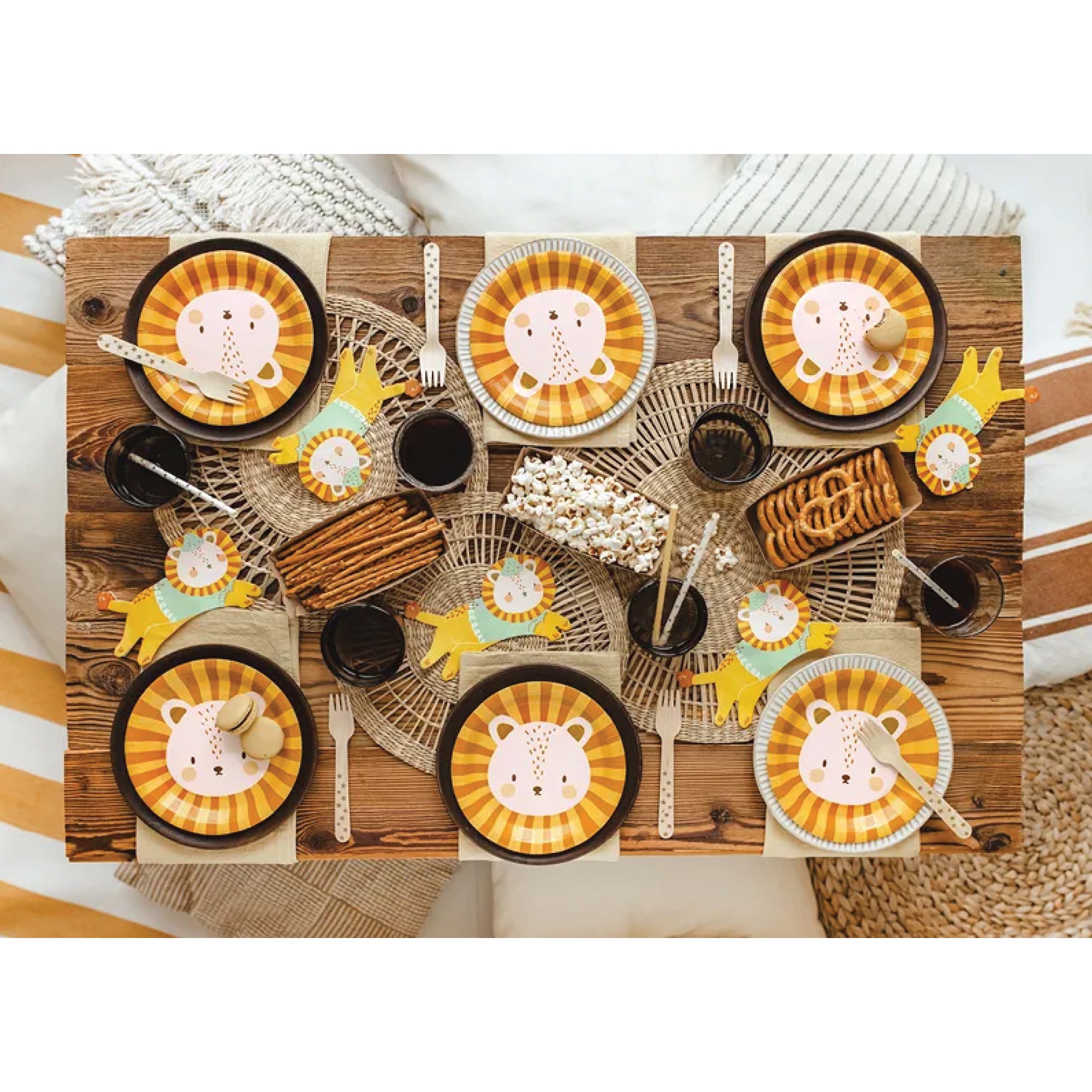 Leo the Lion Dessert Plates 6ct Table SEtting