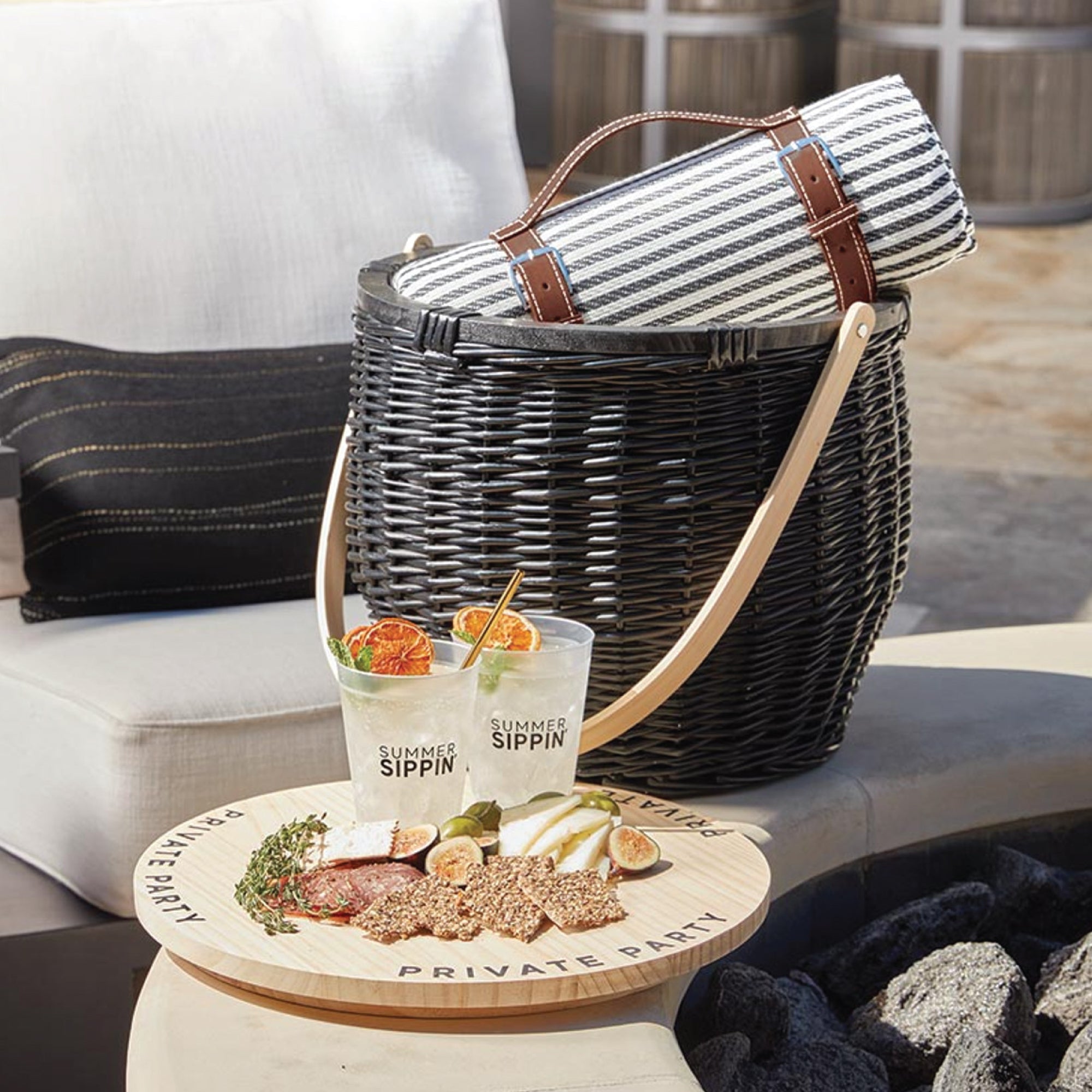 Summer Sippin' Frosted Plastic Cups 8ct Outdoor Display